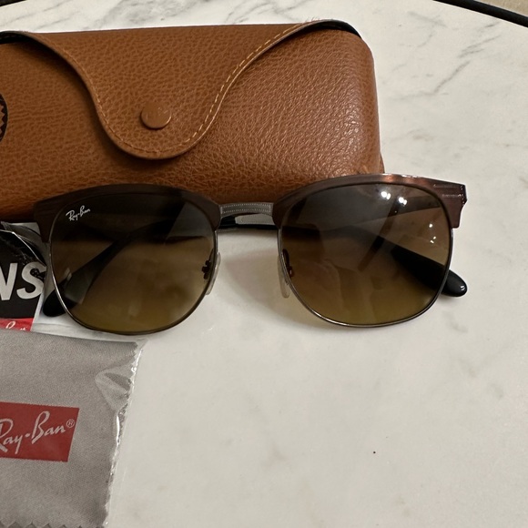 Ray Ban The Icon Sunglasses - Picture 3 of 9